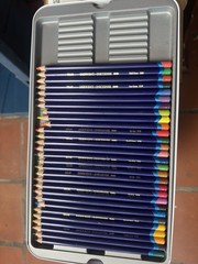 Derwent Inktense 4mm 72- Pencil Metal Tin (2301843) Missing 7 !!!
