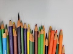 VTG 1990’s/early 2000s LOT of 172 Crayola Colored Pencils Rainbow Colors