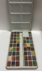 Vintage collectible 50 water color set box made in England