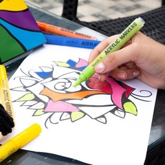 Vibrant Assorted Acrylic Paint Pens – 8 Quick-Drying & Waterproof Markers