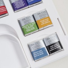 Winsor & Newton Professional Watercolor Paint Set, Field Box, 12 Half Pan 190049