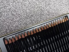 Derwent Graphic Designer Pencils x 24 Tin 9B – 9H British Professional Quality