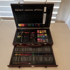 142-piece wooden multimedia art set