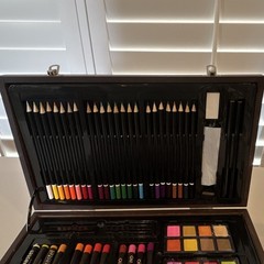 142-piece wooden multimedia art set