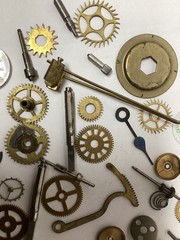LOT 48 PIECES~CLOCK & WATCH PARTS~GEARS~SPRINGS~CASES~STEAMPUNK~CRAFTS~ALTER ART