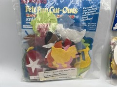 VINTAGE ROYLCO LOT OF CIRCLE TIME FELT FUN CUTOUTS – STORY TIME DINOSAURS SPACE