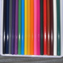 18 Colour Therapy Professional Artist Quality Colouring Pencils Tin Pack