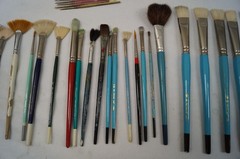 LOT (50) Brushes Ovaliry Mostly Royal USA Mixed Sizes Brushes Are Great F151