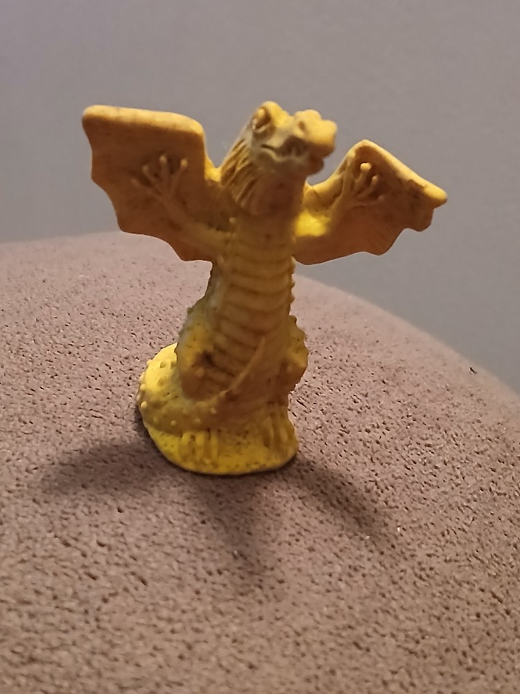 dragon eraser Yellow figure Spread Wings USA Pencil Topper Flying