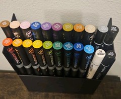 Chameleon Color Tones Markers Set of 21 with black pen and blender *lightly used