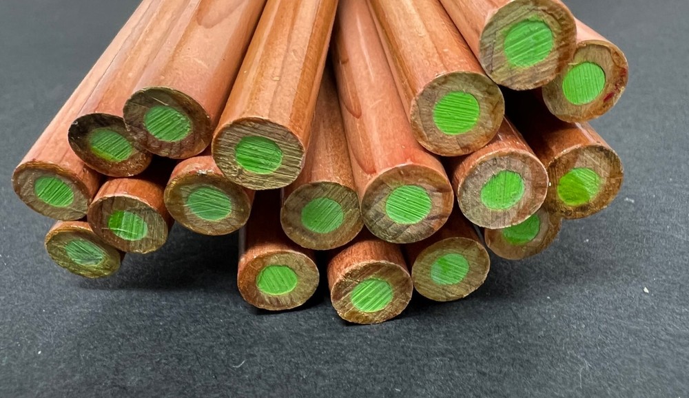 UNBRANDED Colored Pencils Lot – 18 Glossy Wooden Sleeve Light Green Pencils
