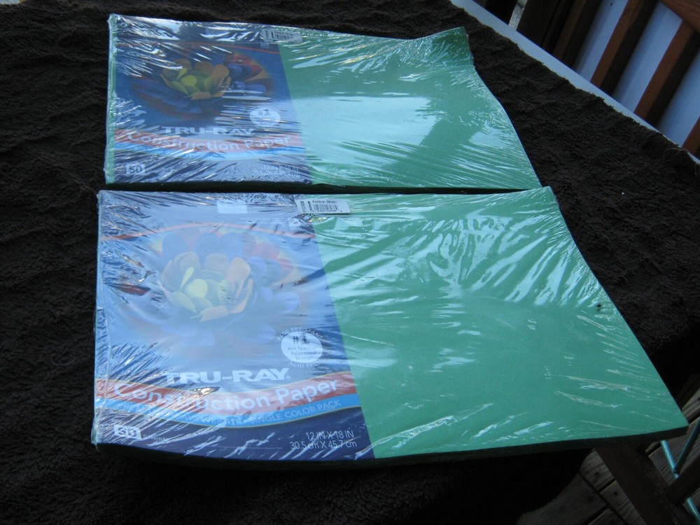 2 pcs Tru-Ray Sulphite Construction Paper 12 x 18 Inches Festive Green 50 Sheets