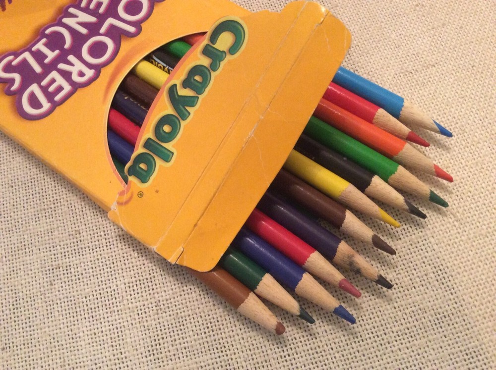 Crayola Binney & Smith 12 nontoxic colored pencils 2002 from reforested wood