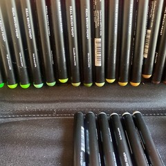 Arteza expert coloured watercolour pencils Folio Case 97 pens