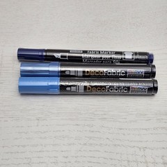 Set Of 3 Uchida DecoFabric Opaque Fabric Paint Markers Light To Dark Blue