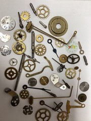 LOT 48 PIECES~CLOCK & WATCH PARTS~GEARS~SPRINGS~CASES~STEAMPUNK~CRAFTS~ALTER ART