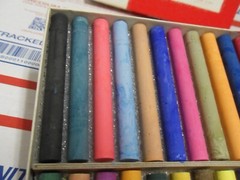 NIB💥VTG: Binney & Smith Assorted Colors Chalk 24 Piece Set #404 One Broken