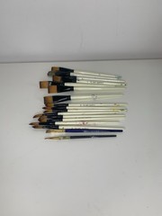 15 TD Art Supply Paint Brushes + 2 Others Lot Various Sizes Used See Photos