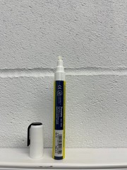 Kuretake ZIG Illumigraph PMA-510 Wet-Erase Chalk Pen Broad Tip – White