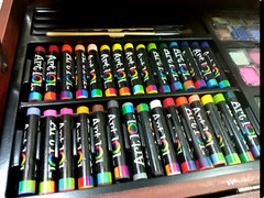 Art 101 Artist LG.Set Pieces WATER COLORS,ACYRLICS,COLOR PENCILS,PASTELS, ETC.