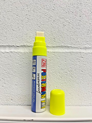 Kuretake ZIG Posterman PMA-120 Fluorescent Chalk Pen 15mm – Yellow
