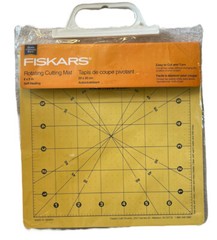Fiskars – 100590-1003 – 8″ x 8″ Self Healing Rotating Cutting Mat