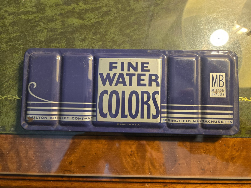 Vintage Milton Bradley “Fine Water Colors” Tin paint Set 8 bult inMixing Palette