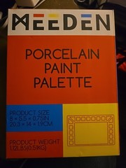 MEEDEN 18-Well Porcelain Artist Paint Palette, Mixing Art Ceramic Watercolor Pai
