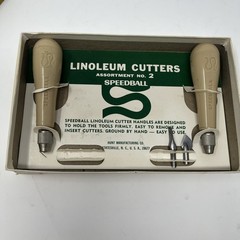 Speedball Linoleum Cutters Assortment No. 2: 2 Handles, 2 Steel Blades Box Set