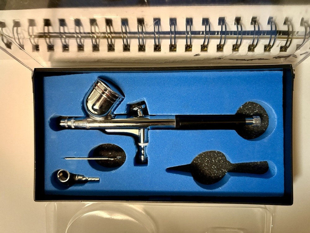 Used Dual Action Zeny TC-100 Mini Air Compressor Airbrush Kit in Good Condition