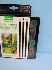 Crayola Signature Blend & Shade Colored Pencils 24 Assorted Colors Tin Case