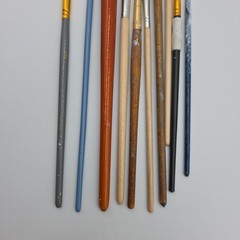 Lot of 9 Assorted Artist Paint Brushes Mixed Sizes Shapes Oil Acrylic Craft