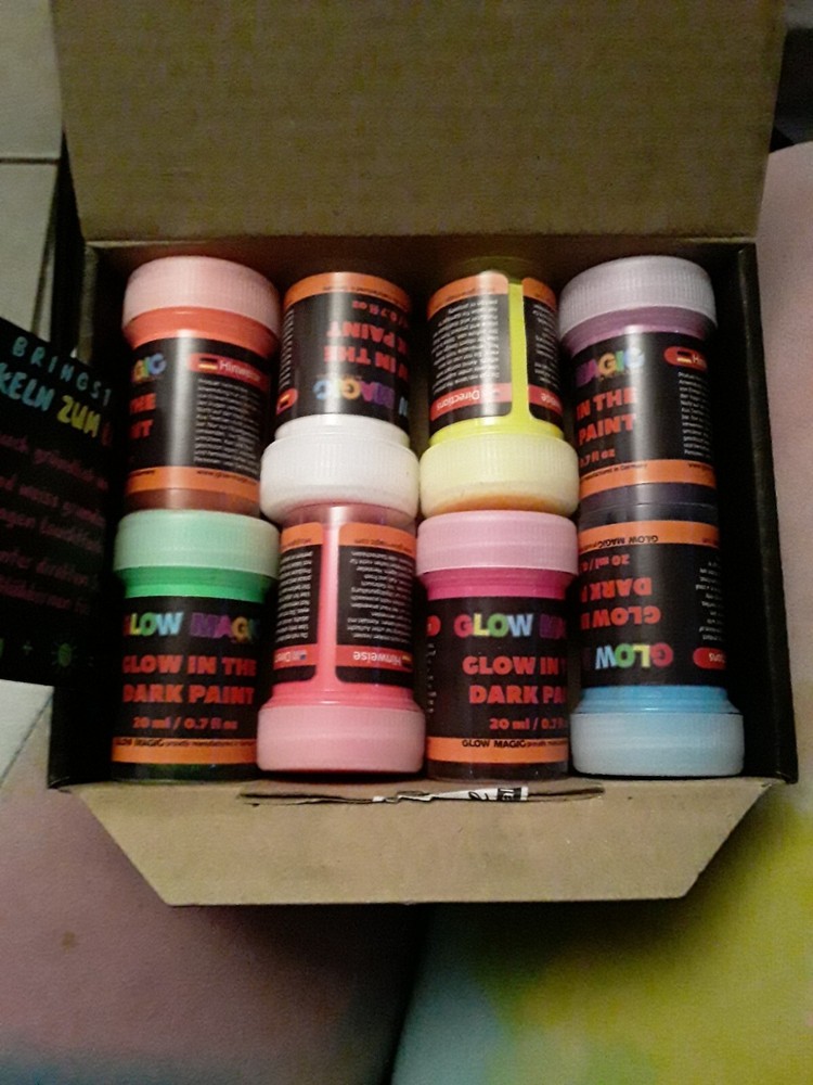 Glow in the Dark Paint – Set of 8, 20 Ml Reflective Acrylic Paints for Outdoor