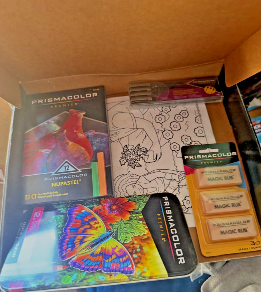 Prismacolor Mixed Gift Set 32 New Pieces Open Box