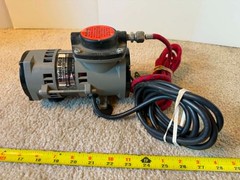 Badger Model 80-2 airbrush, diaphragm compressor. Excellent condition! Works!