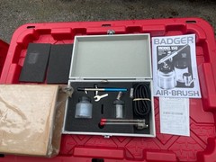 Badger Airbrush Kit 150-5, Lightly Used Clean Excellent Shape Made in USA
