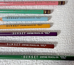 18 Vtg Speed Artcraft Crayons & Sunset Colored Color Pencils Empire USA Used