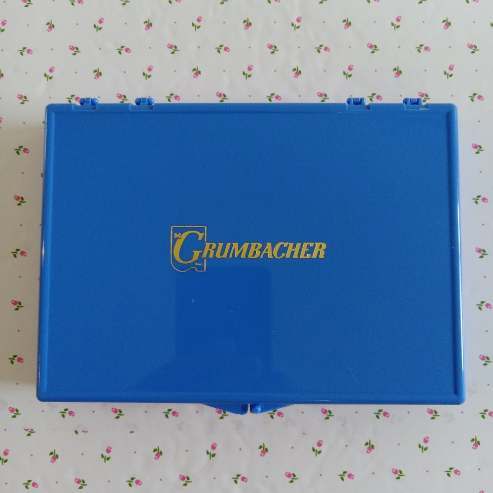 M Grumbacher 963 Color Keeper Blue Plastic Paint Mixing Palette Box 18 Wells
