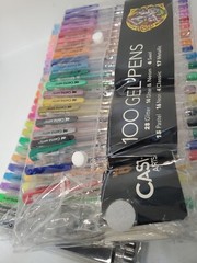 Castle Art Supplies 90 Gel Pens Set. Damage package.
