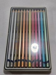 Derwent Metallic Pencils 12 in Tin Made in UK Reflective Metal Colors