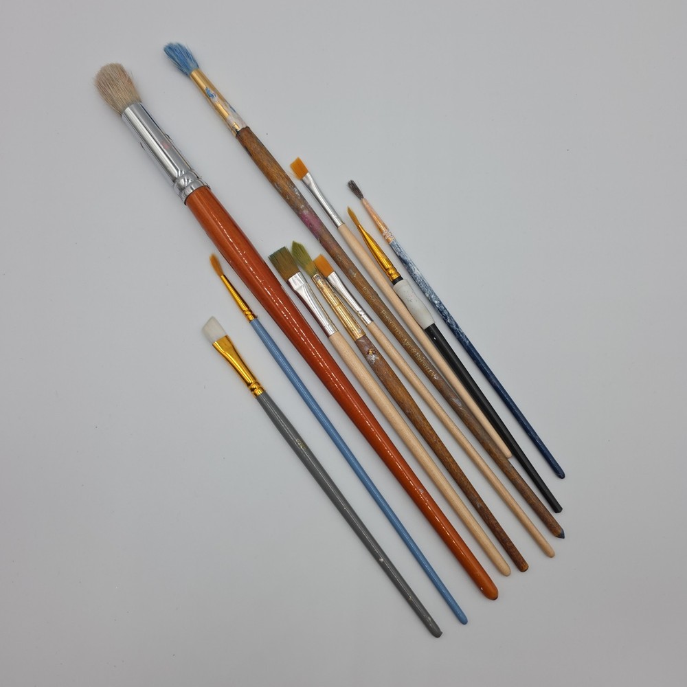 Lot of 9 Assorted Artist Paint Brushes Mixed Sizes Shapes Oil Acrylic Craft