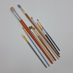 Lot of 9 Assorted Artist Paint Brushes Mixed Sizes Shapes Oil Acrylic Craft