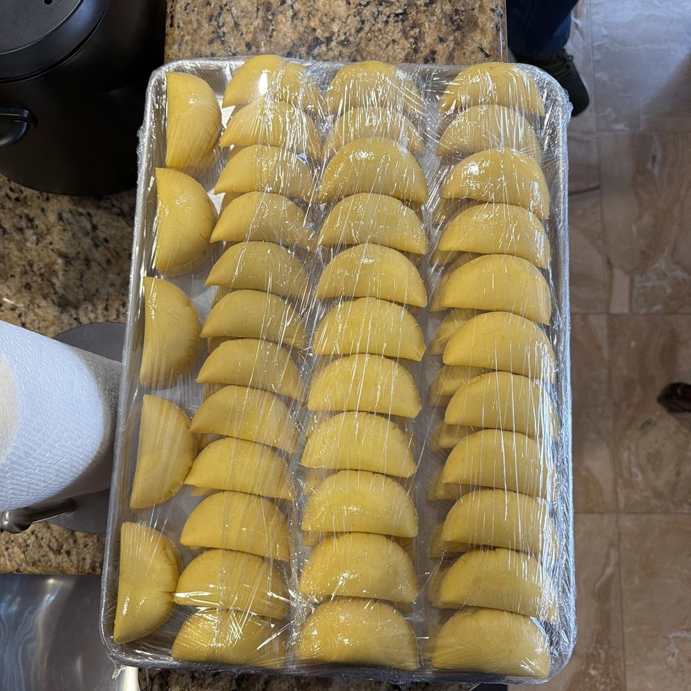 Mini Pastel de Angu com Tomate Seco – 50 unidades