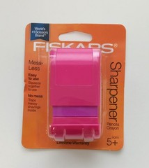 Fiskars 95900 Mess Less Pencil or Crayon Sharpener School Art 4pcs.