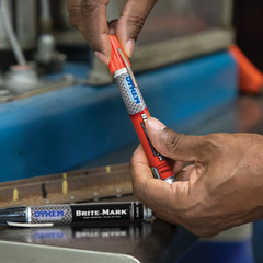 Dykem – BRITE-MARK® 40 Threaded Cap Valve Action Permanent Paint Markers