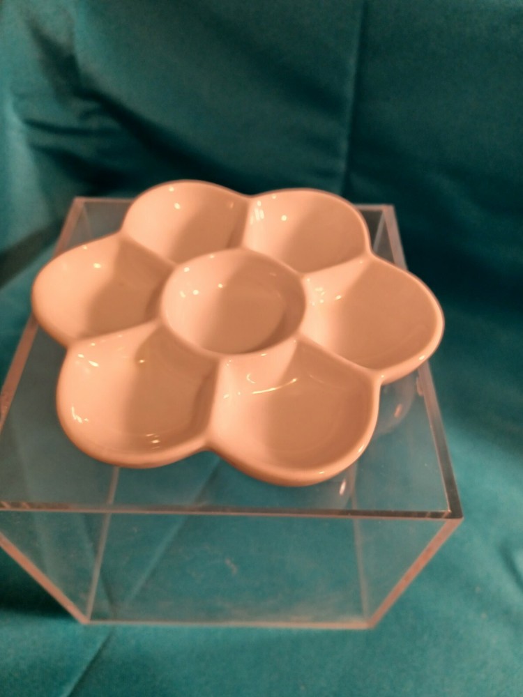 Yasutomo Porcelain 6-Well Floral Palette Dish, 5 inch Diameter, White (WCW213)