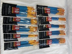 10 packages of 10 brushes. Aroic Premium artist brushes.