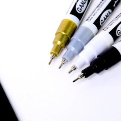 4Pcs/Set Oil Based White Black Permanent Paint Markers Pens 0.7Mm Extra Fine Wat